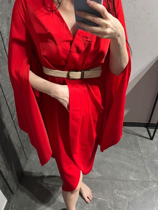 Czerwona sukienka midi