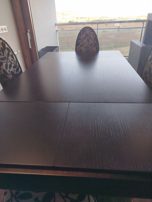Mesa de jantar com mesa extensível acompanhado de  cadeiras