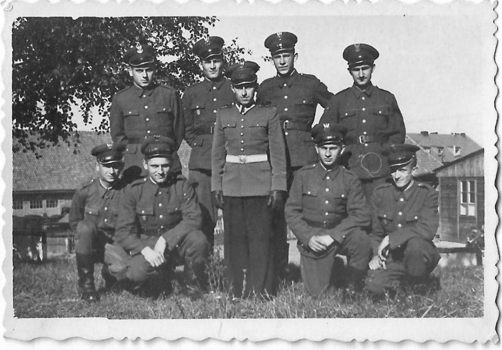 Dwa stare zdjęcia mały kapral