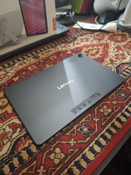 Nowy tablet Lenovo TAB z etui w zestawie