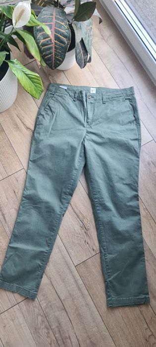 Oliwkowe spodnie chino GAP roz. 36