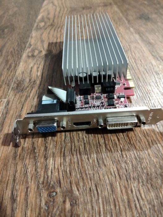 Відеокарта GT 520 . 1 Gb