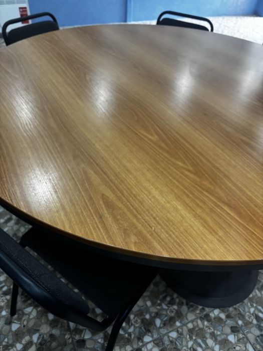 Стіл з натурального дерева