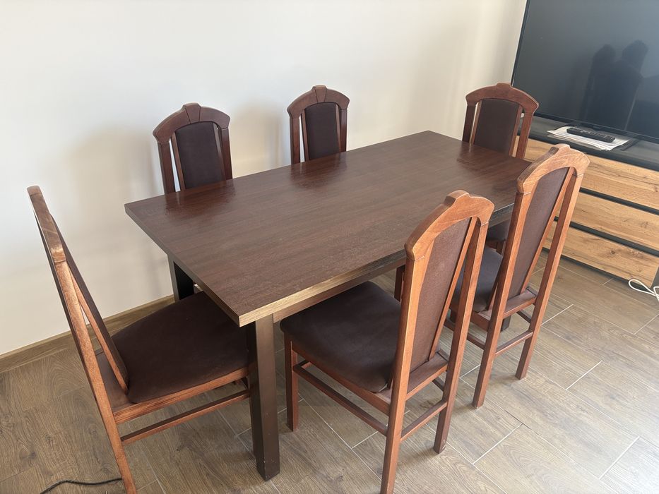 Stół z krzesłami duży