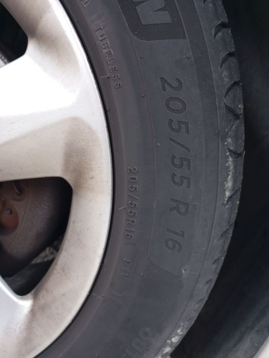 Jante 16 com pneus Michelin Troco por jante 17