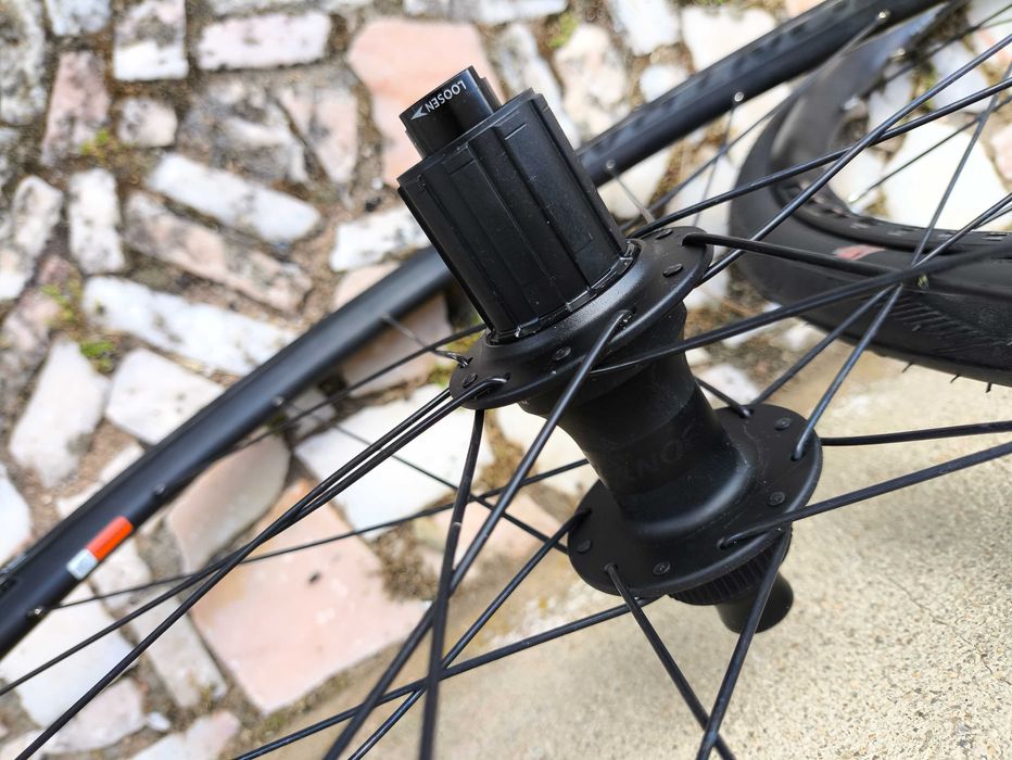 Rodas Bontrager Paradigm com pneus Schwalbe tubeless