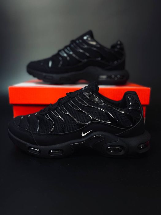 Мужские кросовки Nike Air Mak Tn Plus чоловічі чорні коросівки найк