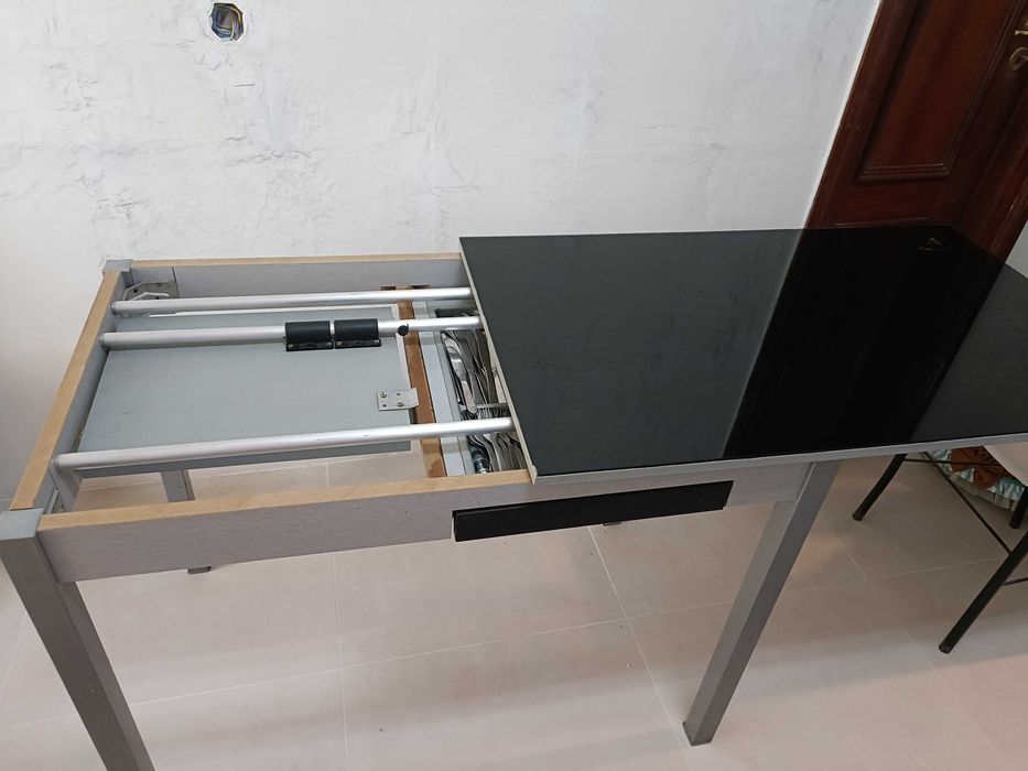 Mesa de cozinha moderna tampo vidro preto temperado