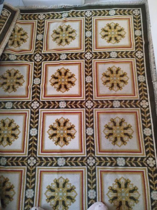 Tapete lã arraiolos tradicional, tamanho 1.55 largura e 1.96 comprimen