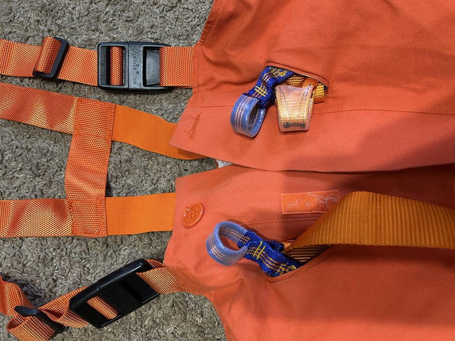 Комбінезон рятувальника з системою