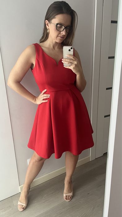 Czerwona elegancka wizytowa rozkloszowana sukienka dekolt serce