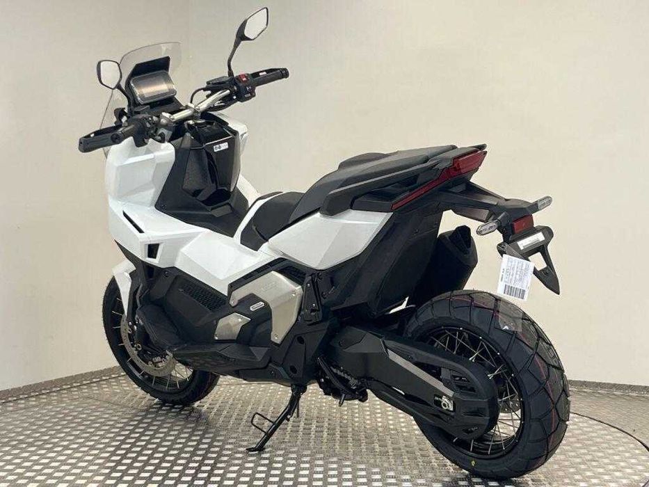 Honda X ADV 750 nunca usada, com 0 km, 1 ano de garantia, 745cc
