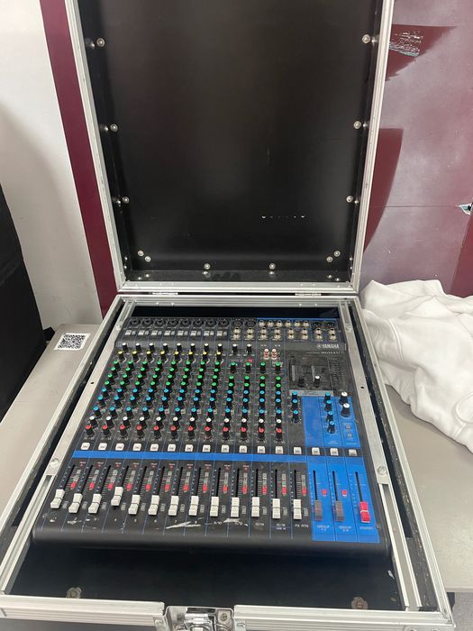 Mesa Mistura Yamaha + Hard Case / 16 canais (como nova)