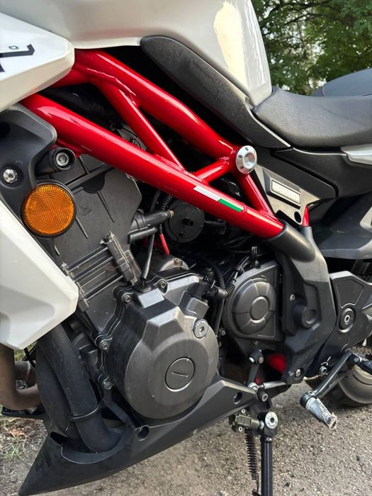 Продам benelli tnt 300