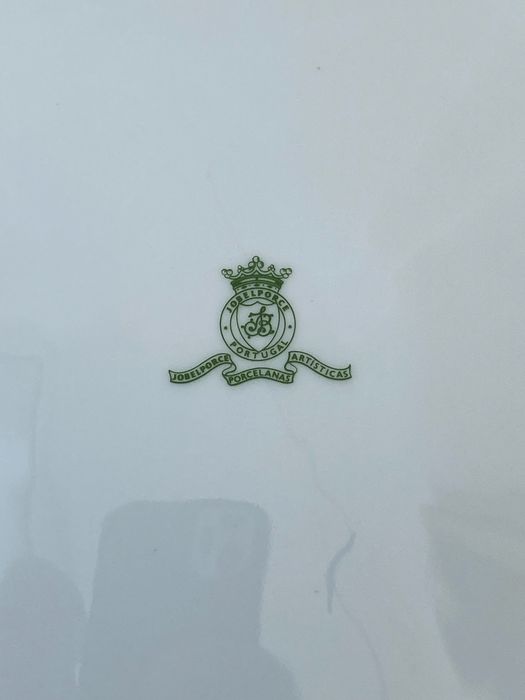 Terrina antiga em bom estado