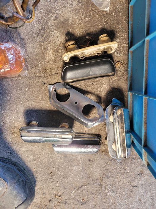 kierunkowskazy przód syrena 104 , 105 ramka metalowa