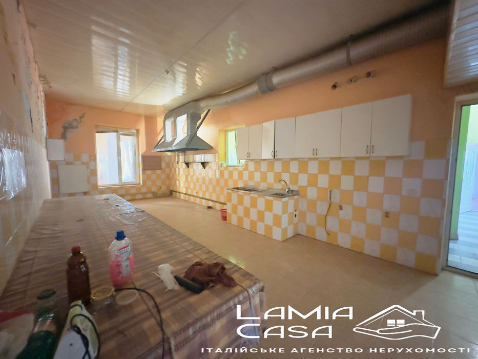 Продаж великого комплексу біля Чернівців