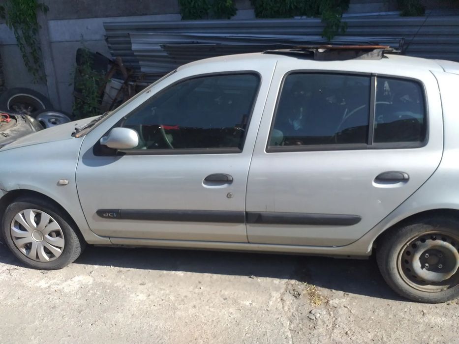 Auto na części - Renault Clio 98KM benzyna 2003 Silnik Skrzynia Drzwi Maska Klapa Błotnik Zderzak Lampa Szyba Klamka Lusterko Deska Kokpit