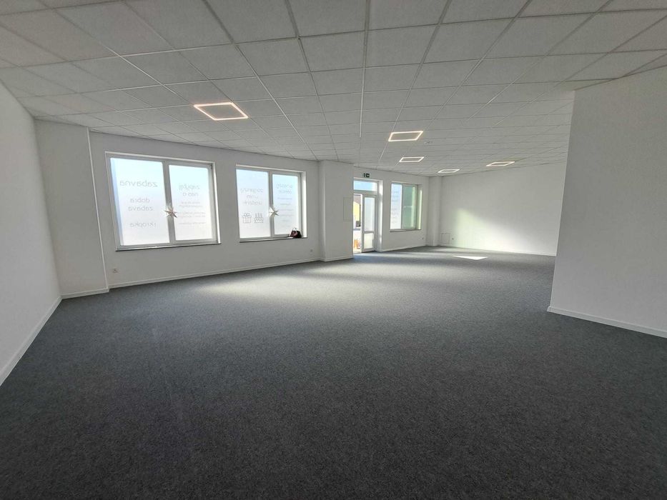 Lokal w parku handlowym na wynajem + parking, 93m2