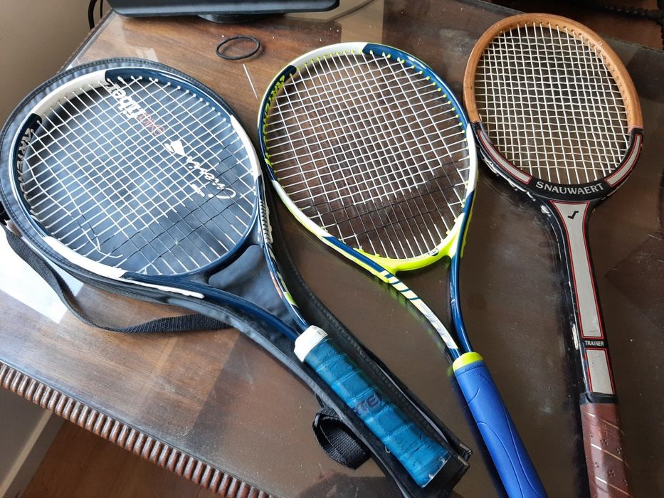 Vendo 3 raquetes de   tenis. 2 marca decathlon e 1 marca Snauwaert ( L 4)