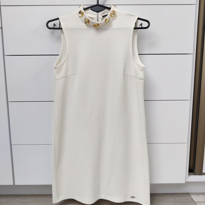 Biała sukienka ze zdobieniem prosta, Mohito, rozmiar 34/ XS