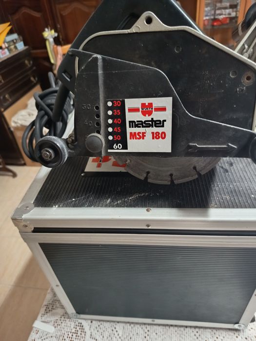 Máquina de abrir roços