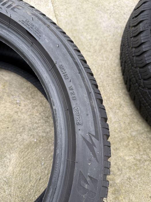 225/45/17 Bridgetsone Blizzak Lm005