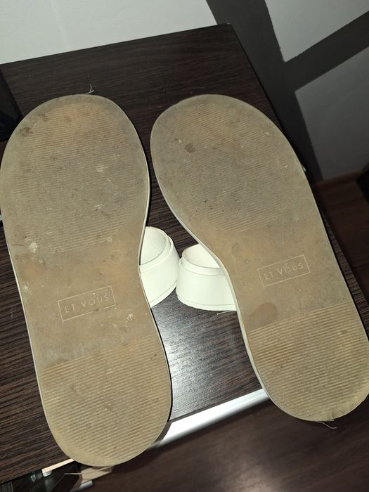 Білі шльопки  стан ідеальний