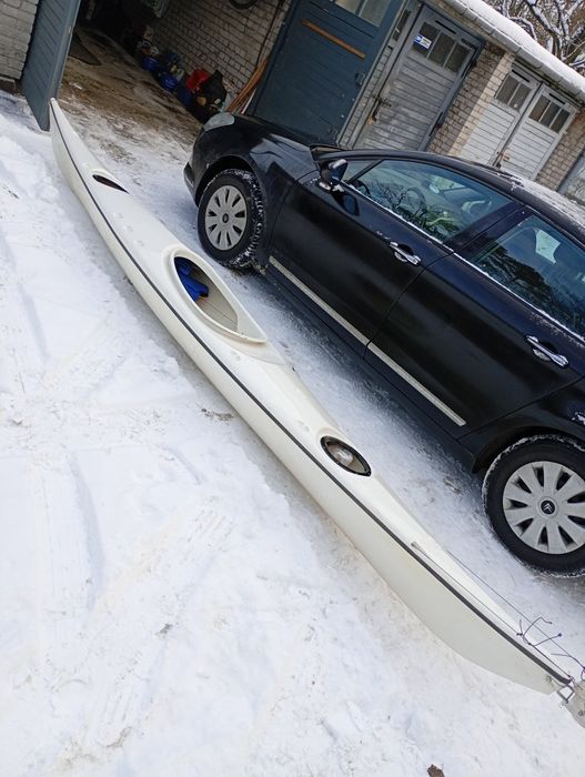 Kajak jednoosobowy z wiosłem