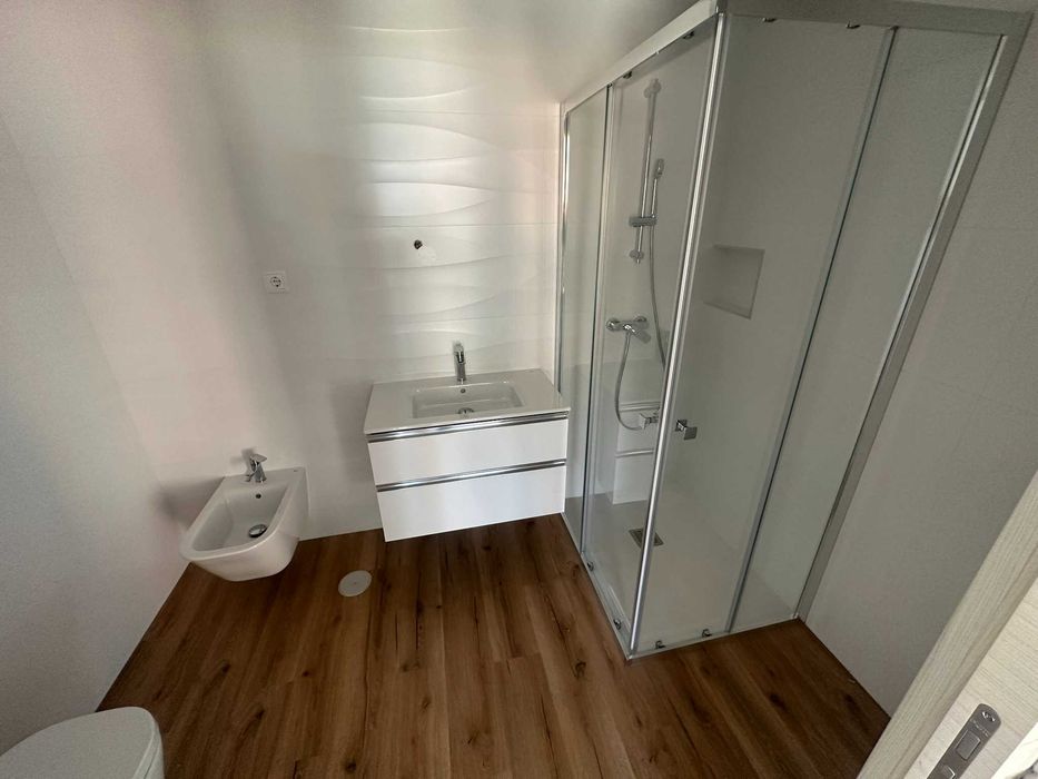 Exclusivo T1 Mobilado c/ Piscina, Ginásio, Spa e Garagem Privada – Pombal
