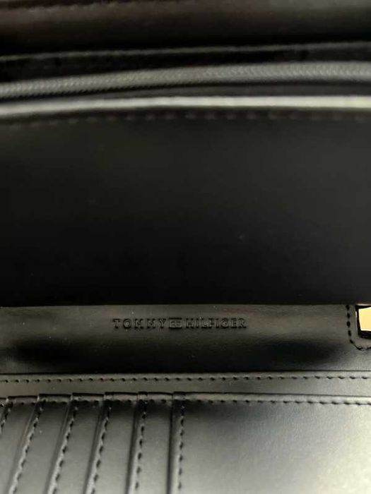 Tommy Hilfiger portfel granatowy