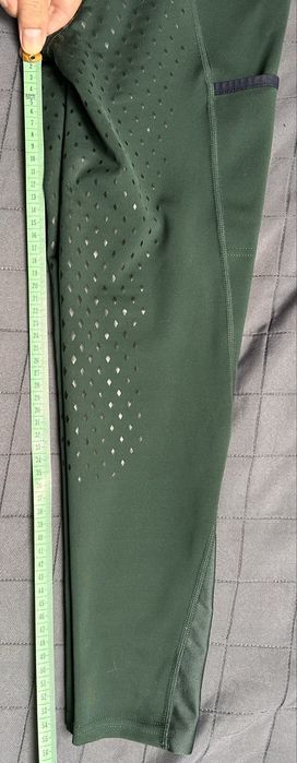 Dziewczęce bryczesy z pełnym lejem.