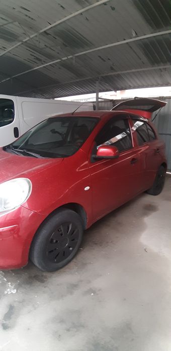 Автомобіль Nissan mikra k13