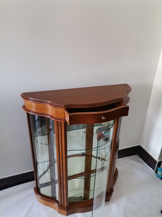 Vitrine em Madeira como Nova
