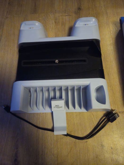 Podstawka chłodząco ładująca FroggieX FX-P5-C3-W do PS5