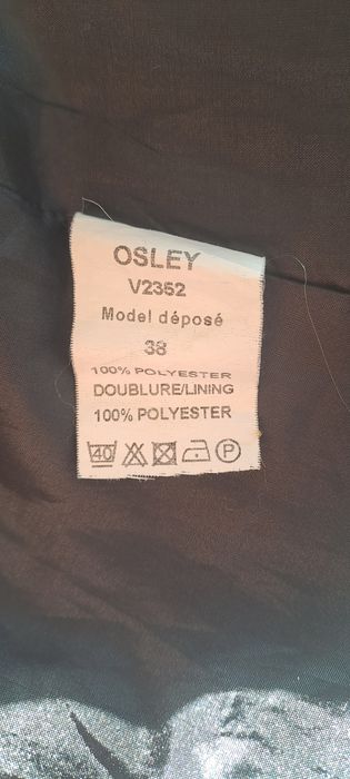 Casaco/ Parka preto, com detalhes diferentes Tam 38