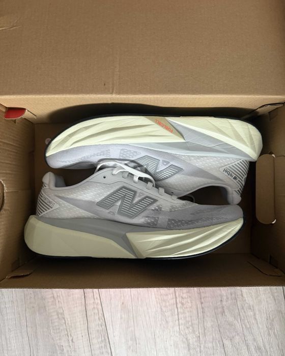 New Balance fuelcell rebel v5