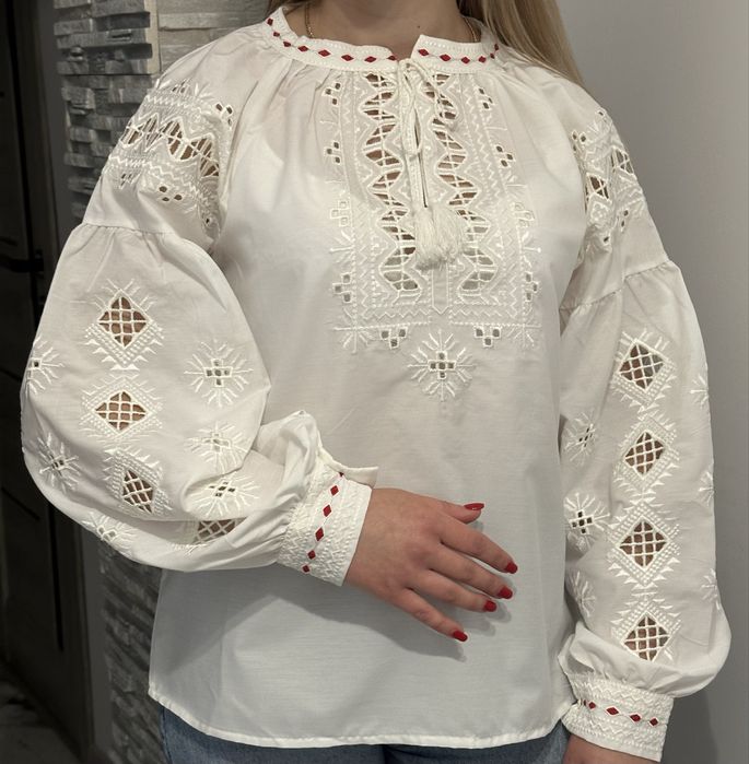 Жіночі вишиті сорочки , від S до L