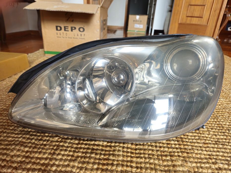 Faróis Mercedes-Benz