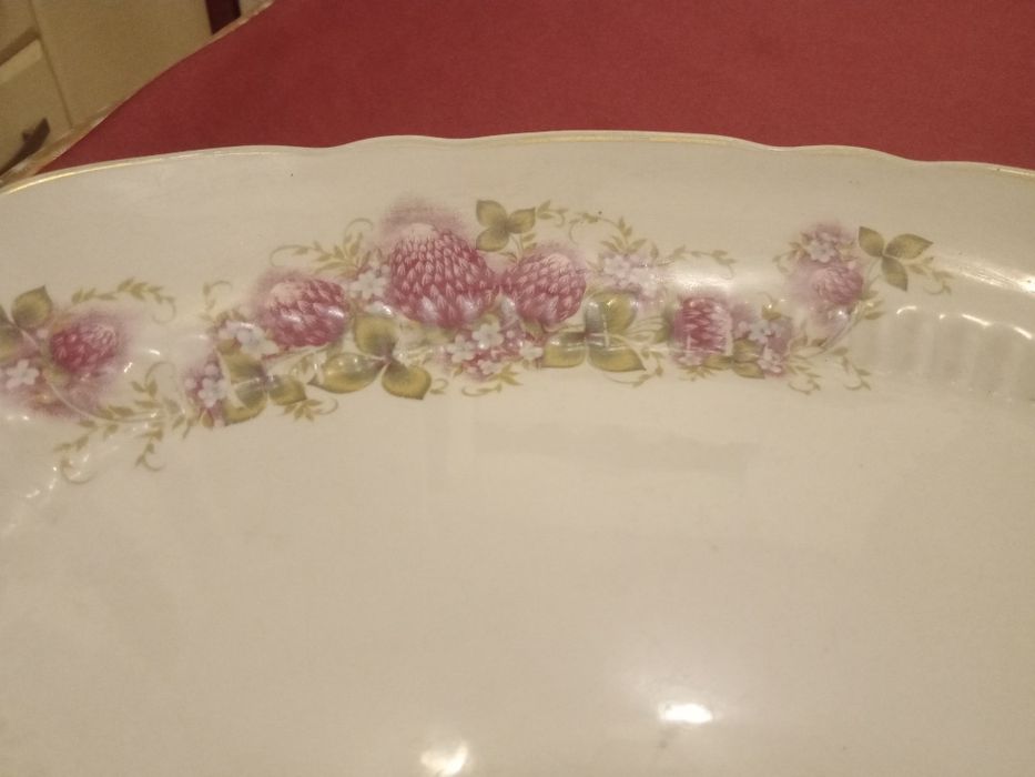 Продам блюда  2 овальных и круглое