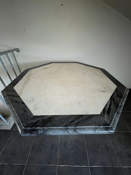 Mesa de jantar em mármore