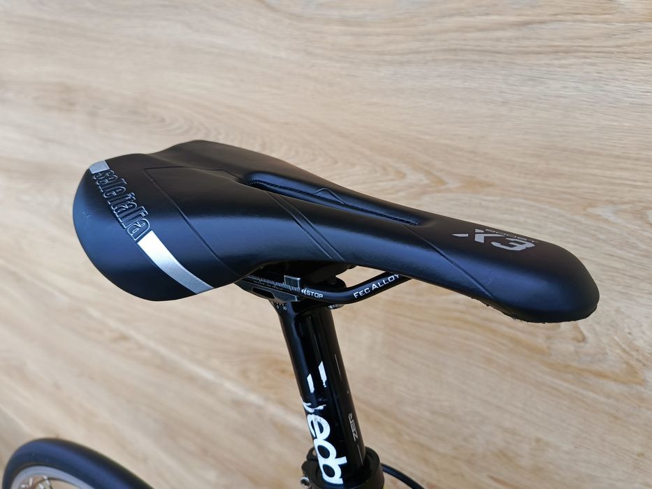 Rower szosowy Sensa Lombardia full carbon Shimano 105 koła Campagnolo
