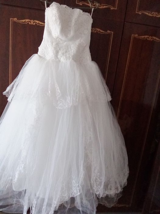 Продам весільну сукню