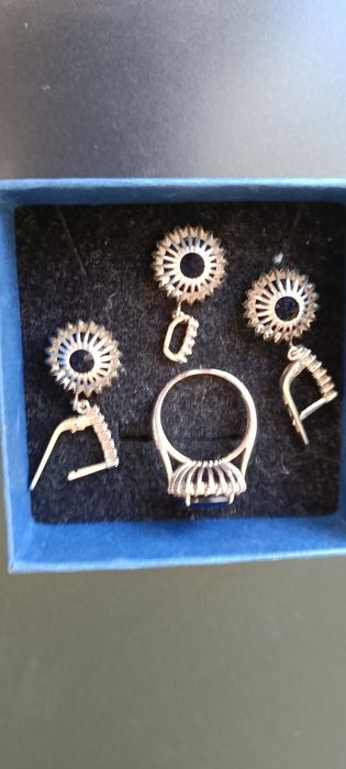 Продам сережки срібні з  сапфіром, можна набором