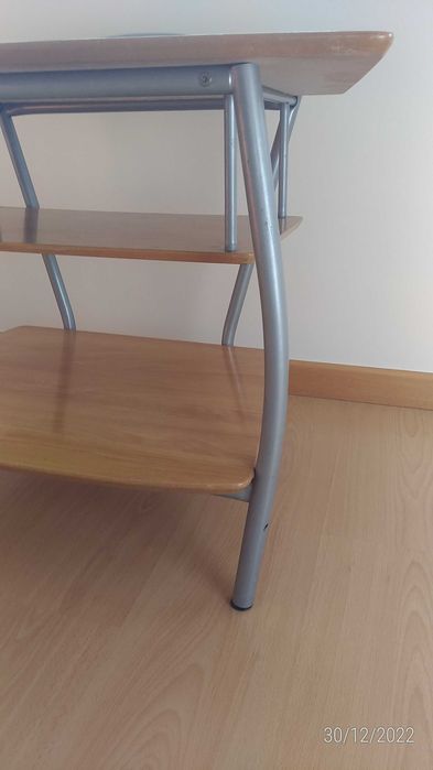 Mesa TV, aparelhagem, consolas, etc.