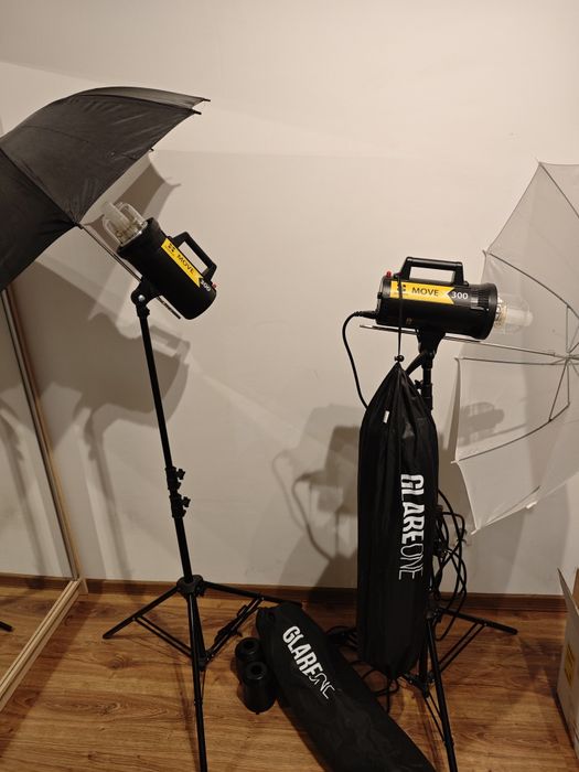 Zestaw oświetlenia studyjnego Quadralite Move 300 + softboxy + statywy