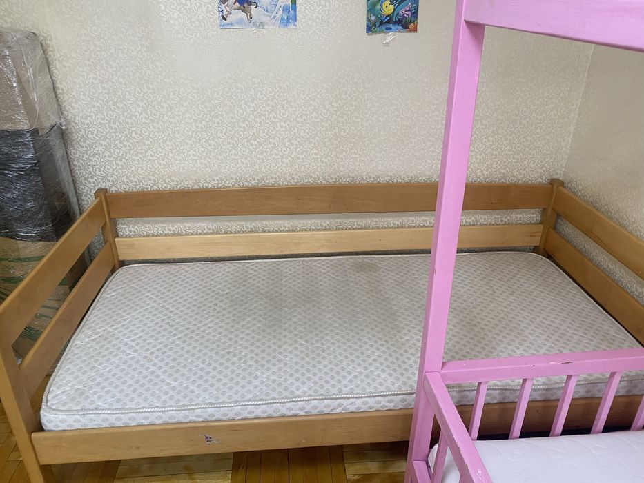 Продам односпальную кровать  с матрасом