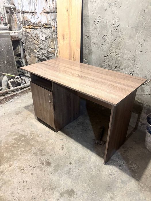 Стол детский, письменный