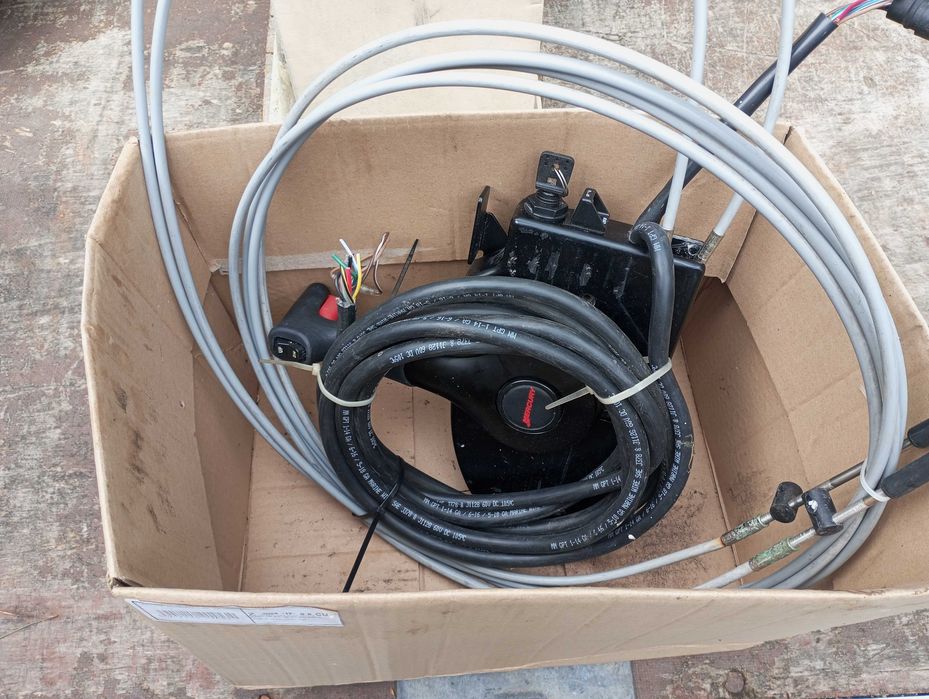 Silnik zaburtowy Mercury 20 4suw stopa L trim manetka rok 12