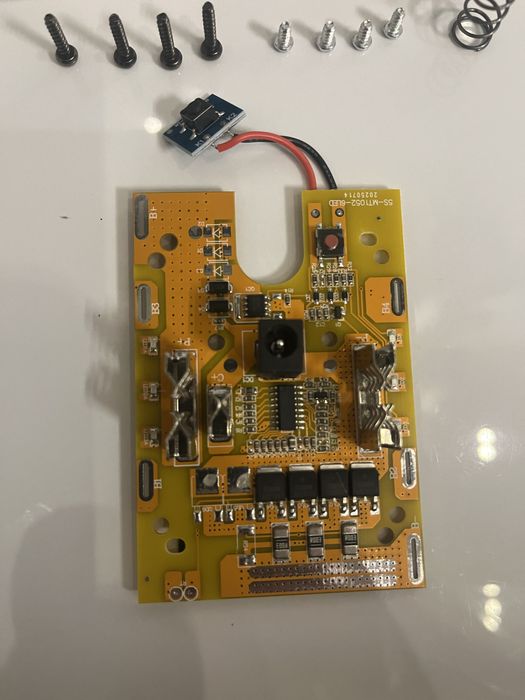 Корпуси для  збірки 18-21v, 5s3p на 15 єлементів 18650 посадка макіта